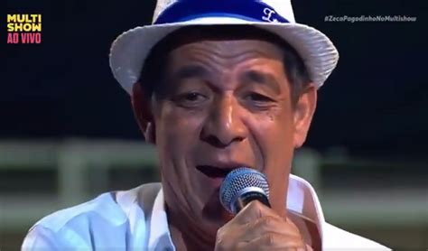 Gravou mais de 20 discos e é considerado um grande nome do gênero samba. Zeca Pagodinho comemora aniversário no palco e recebe ...