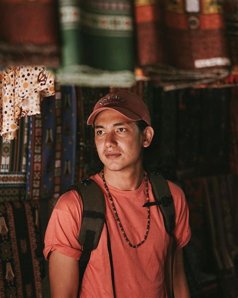 Adipati dolken dikenal sebagai salah satu aktor muda berbakat tanah air. Biodata,Profil dan Fakta Menarik Adipati Dolken