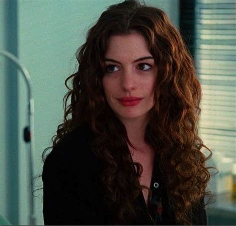 Anne hathaway elegant long hairtsyle. Pin on Pwetty