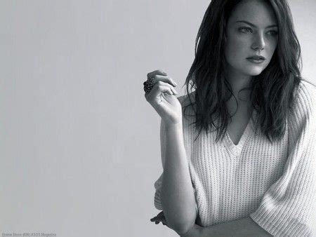 Emma stone shows off her new. Emma Stone....love her | Emma stone, Celebrity wallpapers ...