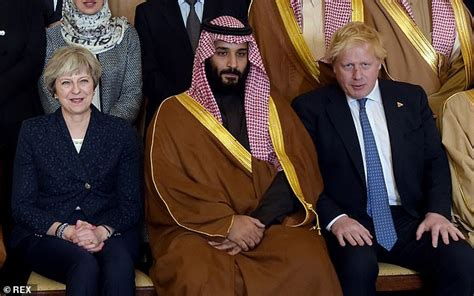 Former adviser dominic cummings published screenshots of whatsapp messages on a blog called 'the pm on hancock: Fears Saudi used WhatsApp to hack other prominent figures ...