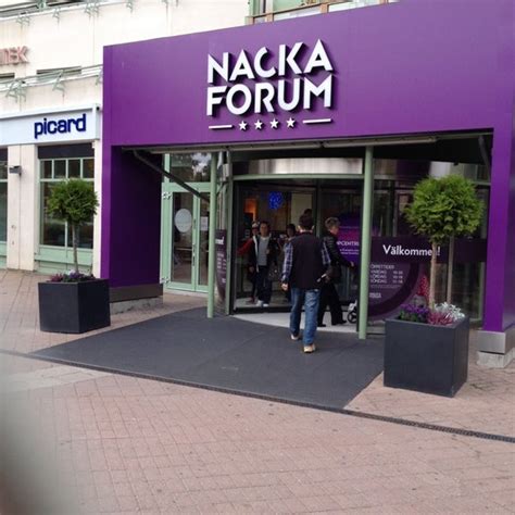 Nacka strand är beläget en kort promenad från nacka forum och här lägger ett flertal båtar till samtliga dagar i veckan. Nacka Forum - Shopping Mall in Nacka