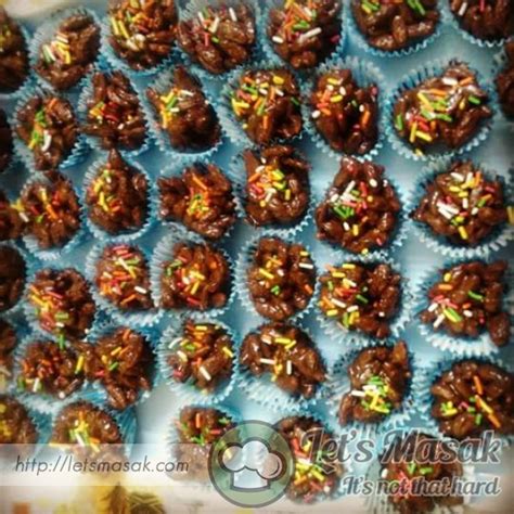 Cairkan coklat menggunakan kaedah double boil. Bubble Rice Chocolate. Recipe | LetsMasak