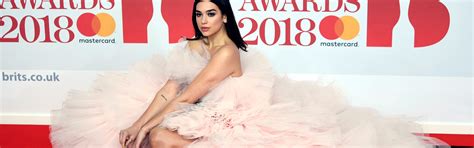 The 2021 brit awards took place at the 02 arena in london on tuesday night, with dua lipa and taylor swift taking home two of the biggest awards. Dua Lipa grote winnaar BRIT Awards 2018 - Qmusic