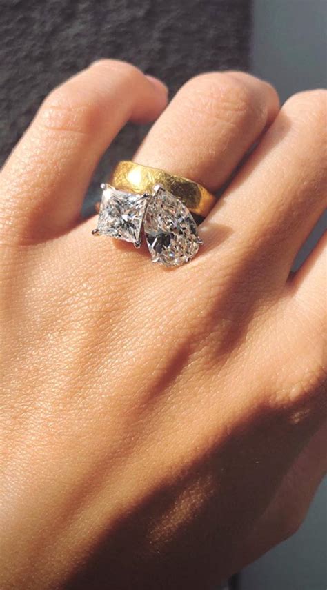 If an engagement ring could make an entrance, emily ratajkowski's would be breaking down doors. Who Made Emily Ratajkowski's Engagement Ring? | The ...