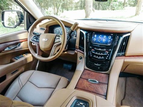 The 2008 cadillac escalade ext stands out as the world's only transforming luxury truck/suv. Comparativa: Cadillac Escalade vs Lincoln Navigator