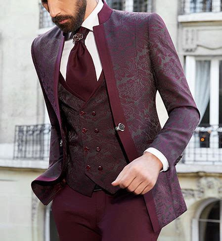 Costume homme mariage rouge bordeaux is important information accompanied by photo and hd pictures sourced from all websites in the world. Tenue Mariage: Costume Homme Mariage Rouge Bordeaux