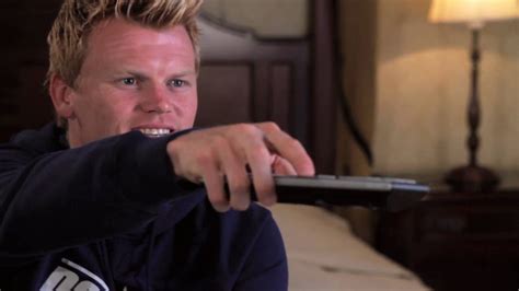 Betsson norway presents the new world cup campaign starring john arne riise. John Arne Riise angriper i lengderetningen - YouTube