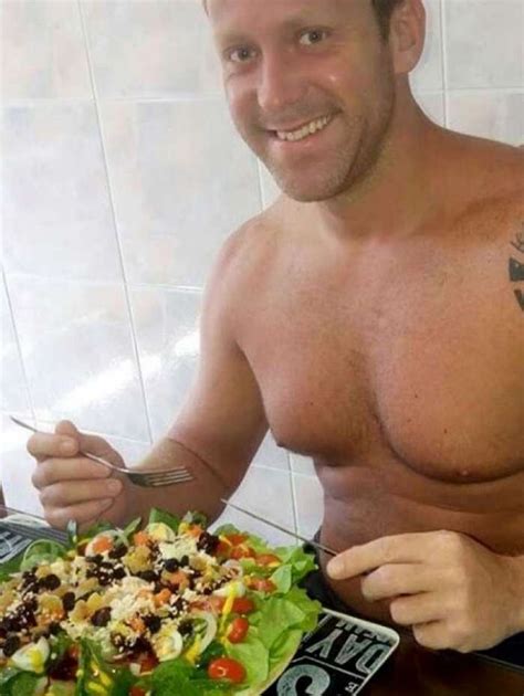 Scroll down and check out his athletic body, short. Ator que fez 'Cabeção' da 'Malhação' surpreende fãs ao ...