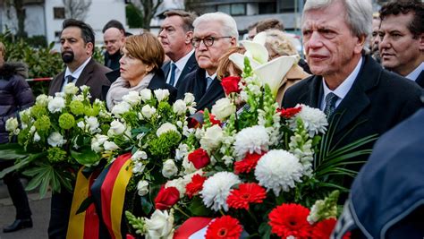 Steinmeier kurban yakınlarına yanınızdayız mesajı verdi. Hanau: Frank-Walter Steinmeier ruft zu Rücksichtnahme und ...
