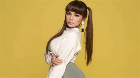 Salah satu presenter cantik yang kelihatan cd nya :d. Selepas Lelang Celana Dalam, DJ Dinar Candy Blakblakan ...