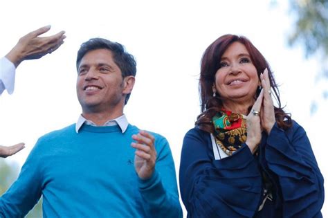 Como el gesto del hijo mayor del exministro de economía en el palco que sorprendió a la vicepresidenta cristina kirchner, el instante en el que le colocaron un almohadón en la silla donde. Causa dólar futuro: Habilitan feria para que se reanude ...