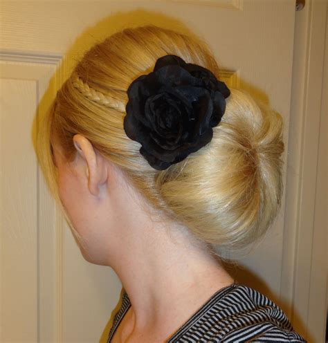 They help keep hair out of your face while being a little more elegant than a simple ponytail. Same hairstyle, different bun...sock bun! | Hair dos, Sock ...