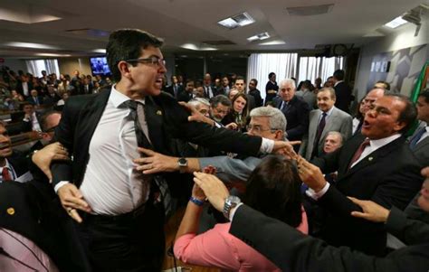 Randolfe frederich rodrigues alves, tem 46 anos, é senador pelo amapá pela red. Senadores brigam em comissão e interrompem votação de ...