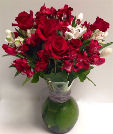 Gifts for 25th anniversary online. Valentine Bouquet. Anniversary Flowers. Red Roses. 25th ...