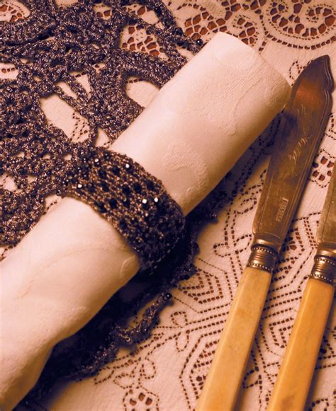 A festive fall of crafting awaits with inspiration from this list of knitting and crochet patterns for all abilities. Нарядное кольцо для салфеток, Little Festive Knits - Вяжи.ру