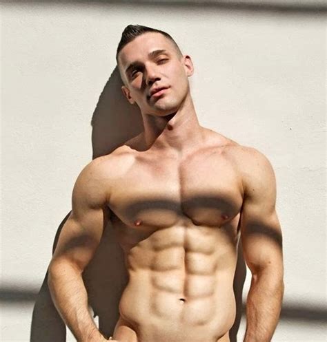 Hot Dudes: Dude in the Sun - With 8-Pack