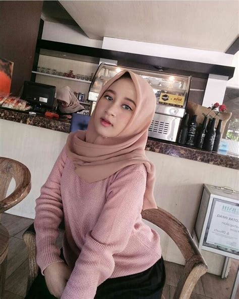 Fanspage ini buat kamu para wanita yang ingin tampil lebih religi dan tetap keren kekinian. hijab wanita cantik #hijabpashmina | Muslim fashion, Hijab ...