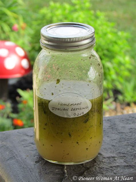 Discover our recipe rated 4.7/5 by 14 members. Pioneer woman's easy homemade Italian dressing http://www ...