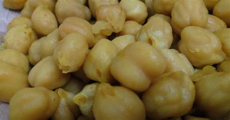 Masukkan isi ikan dan biarkan ia mereneh sekitar lima minit. Kudapan Sedap Kacang Kuda