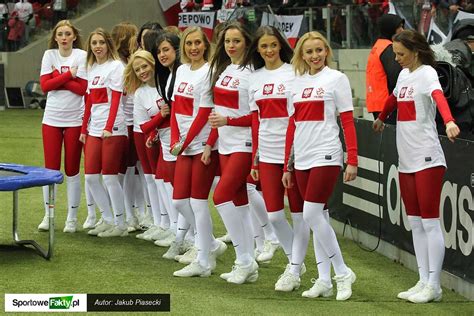 Zobacz najciekawsze publikacje na temat: Cheerleaderki na meczu Polska - Ukraina - WP SportoweFakty