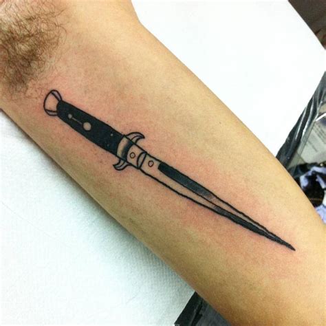 Tatuaje temporal de cuchillo de chef (2 pieza. Tatuje De Calavera Con Dos Cuchillos Con Gorro De Chef ...