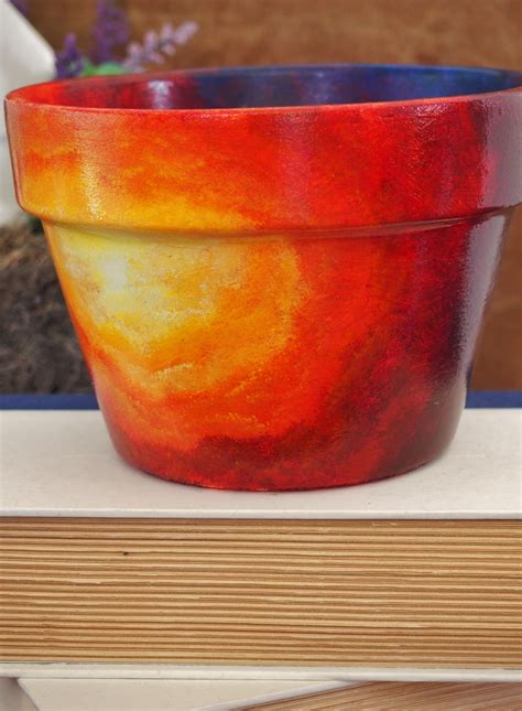 In this tutorial for how to paint terracotta pots you'll also learn: Acrylic paint on terracotta with glossy-finish sealant ...