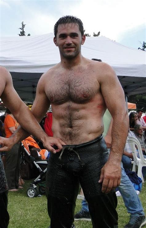 Handsome muscular guy jerking off on cam. Turkish Oil Wrestler Naked - Porn Pics