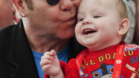 So geschehen beim britischen popstar elton john. Adelige Adoptionspläne: Die Kinder-Sorgen des Elton John ...