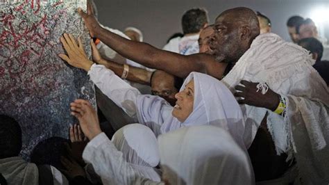 Hari ini, sabtu 9 zulhijah 1440 h atau 10 agustus 2019, sebanyak 4 juta jamaah haji dari berbagai penjuru dunia berkumpul di arafah. Melihat Kegiatan Jemaah Haji saat Wukuf di Arafah - Foto ...