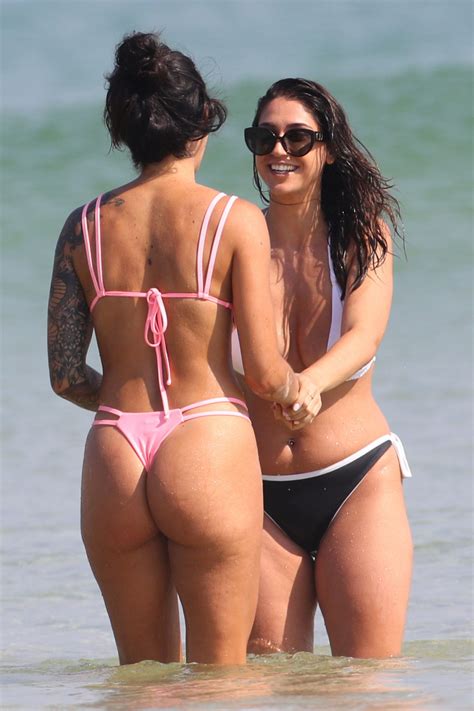 Los mejores tableros de vanessa sierra. VANESSA SIERRA and SONYA MEFADDI in Bikinis at Bondi Veach ...