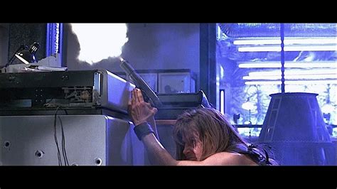 Sarah connor, terminator 2 (linda hamilton). Terminator 2: Judgment Day - Sarah Connor's Gun (Linda ...
