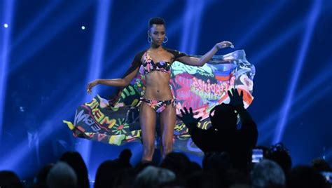 Kelin rivera se despidió del certamen, tras desfile en traje de gala. Miss Universo 2019: Sudáfrica se corona en el máximo ...