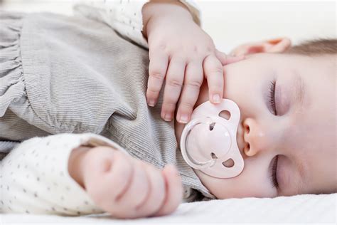 Wann werden die nächte ruhiger? Ab wann schlafen Babys durch? - Familien-Frage.de