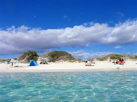 Arguably the most bohemian of the balearic islands, formentera and illetes is the place to go for some serious downime, a retreat away from the modern world, although you might want to bring a fully charged smartphone so you can take. La Spiaggia "caraibica" Di Es Trenc, A Maiorca | WePlaya