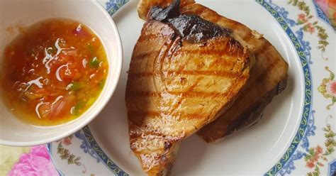 (jangan sering membolak balik ikan, agar tidak hancur) angkat dan letakkan dalam piring saji. Tuna Bakar Teflon : Resep Ikan Tuna Bakar Enak Dengan ...