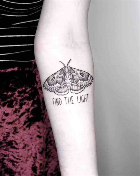 The main thing this tattoo idea reveals is that this death head moth tattoo provides a clearer view of every part of the dead moth and skull. The Best Moth Tattoos | Bug tattoo, Moth tattoo design ...