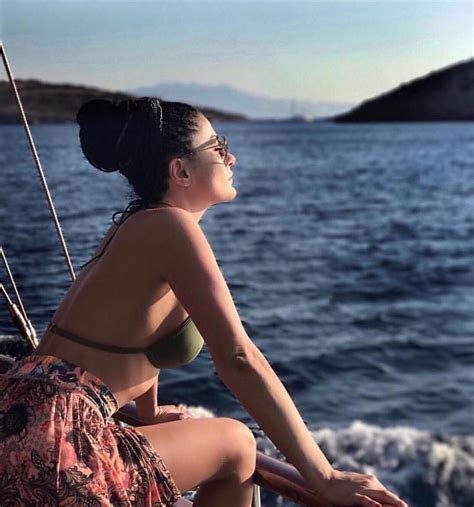 Oyuncu deniz çakır, önceki gün kuruçeşme'de yeni saç modeliyle görüntülendi. Deniz Çakır Aşkım on Instagram: "Günaydın 🔆 #denizcakir # ...