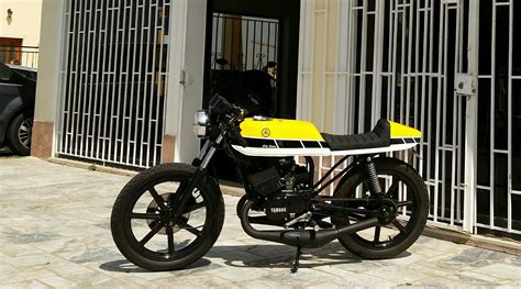 Une base pour un cafe racer en 125. Yamaha rd 125 dx 60th anniversary cafe racer | Rx 135 ...