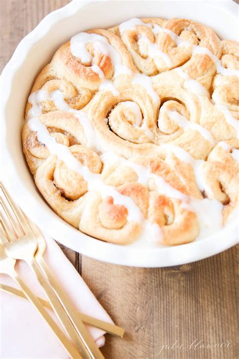 Drizzle remaining frosting onto cinnamon rolls before serving. Cinnamon Rolls With Cream Cheese Icing Without Powdered ...