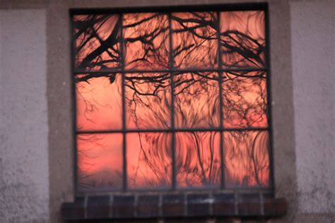 Sundown reflects in window - cc0.photo
