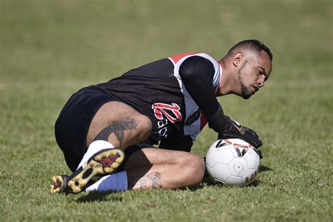 This portuguese football star began his international career for the portugal national football team on 10 november 2017 against saudi arabia in viseu. Brasil: El futbolista bruno fernandes, condenado en 2013 a ...