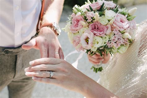 Auguri agli sposi dedicate una frase di auguri sinceri ai. BCH Auguri: Frasi Celebri Matrimonio