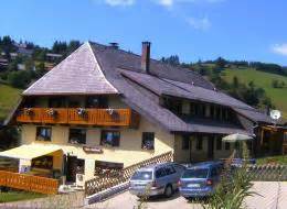 Haus bergschuh liegt mitten im dörfchen todtnauberg. Wandern | Liebenswertes Todtnauberg - Urlaub im Schwarzwald