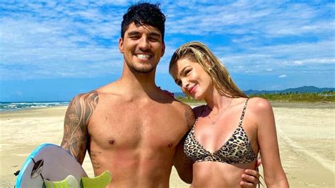 Com o cancelamento das demais etapas havaianas da wsl em 2021, gabriel medina aproveitou para esticar suas férias com a namorada yasmin brunet. Yasmin Brunet faz desabafo em meio à suposta briga de ...