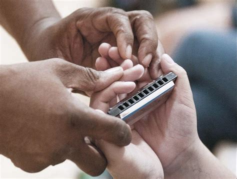 For beginners, the harp is played using the thumb and the first three fingers only. A Beginner's Guide to How to Play Harmonica - Bestazy Tips