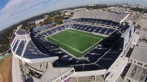 It was inaugurated on 10 august 1938 and has a current capacity of 36,343 spectators. El Camping World Stadium también verá acción de Copa América