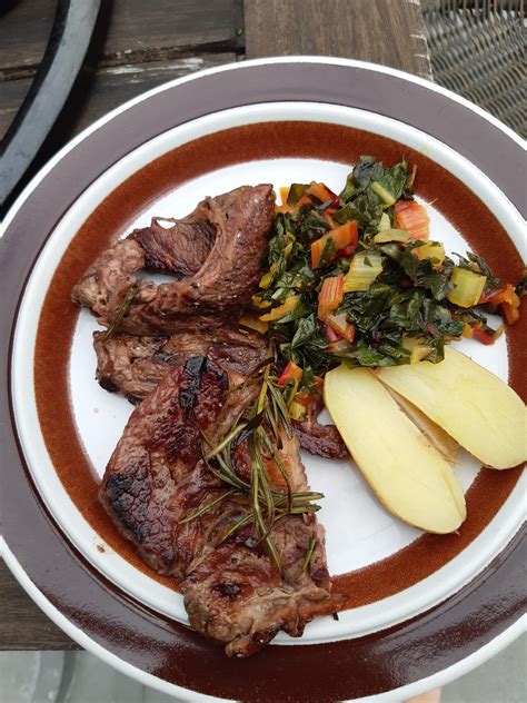 That is where it's at right there, my friends. American Chuck Eye Steak, grilled on cast iron an charcoal ...