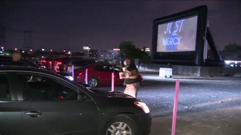 Within this enclosed area, customers can view movies from the privacy and comfort of their cars. Newark's pop-up drive-in movie theater debut - YouTube