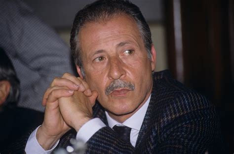 Paolo bosellino, di umberto lucentini. Su RaiUno arriva Adesso tocca a me la docufiction su Paolo ...